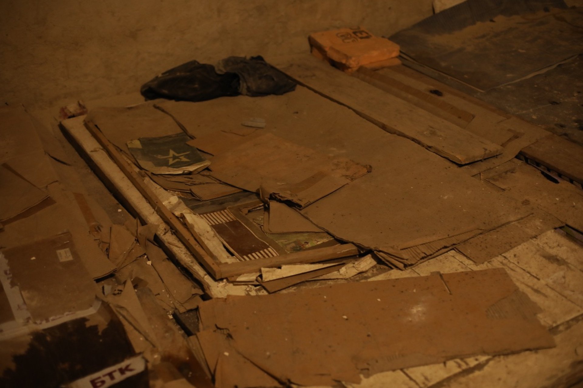 In Yahidne, inhabitants used cardboard boxes and military food rations of Russian forces as mattresses. People served as human shields as Russian soldiers set up a makeshift position overhead. Photo credit: Lucile Brizard